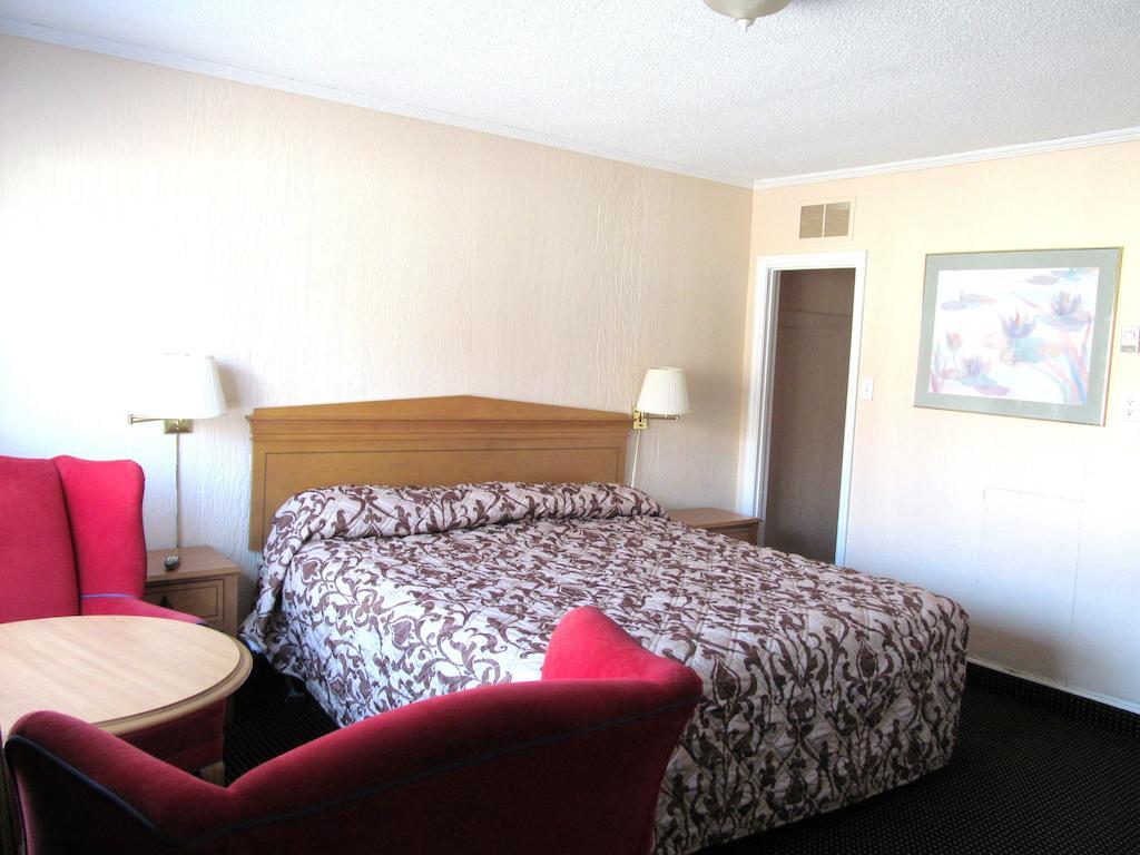 Knights Inn London Ontario Экстерьер фото