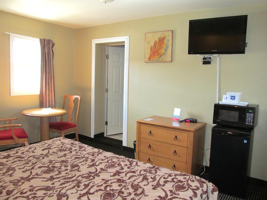 Knights Inn London Ontario Экстерьер фото