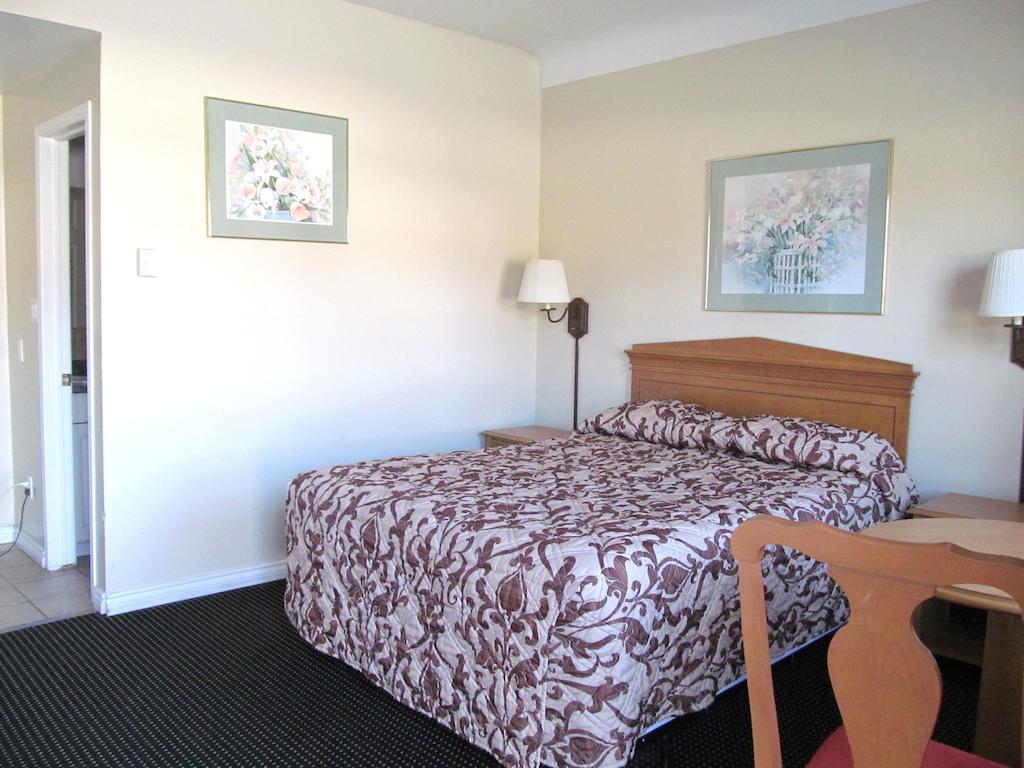 Knights Inn London Ontario Экстерьер фото