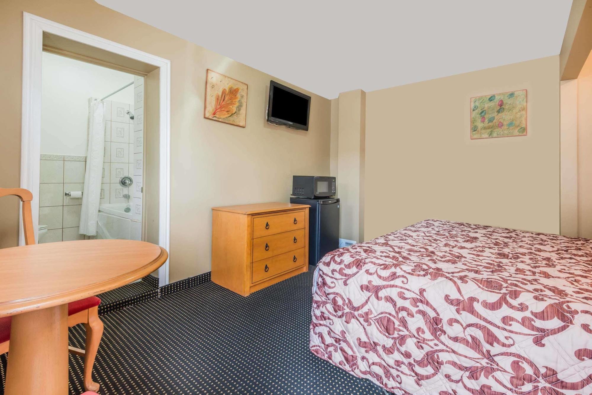Knights Inn London Ontario Экстерьер фото