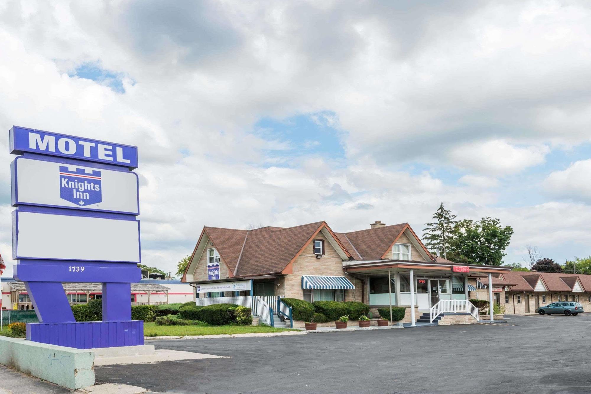 Knights Inn London Ontario Экстерьер фото